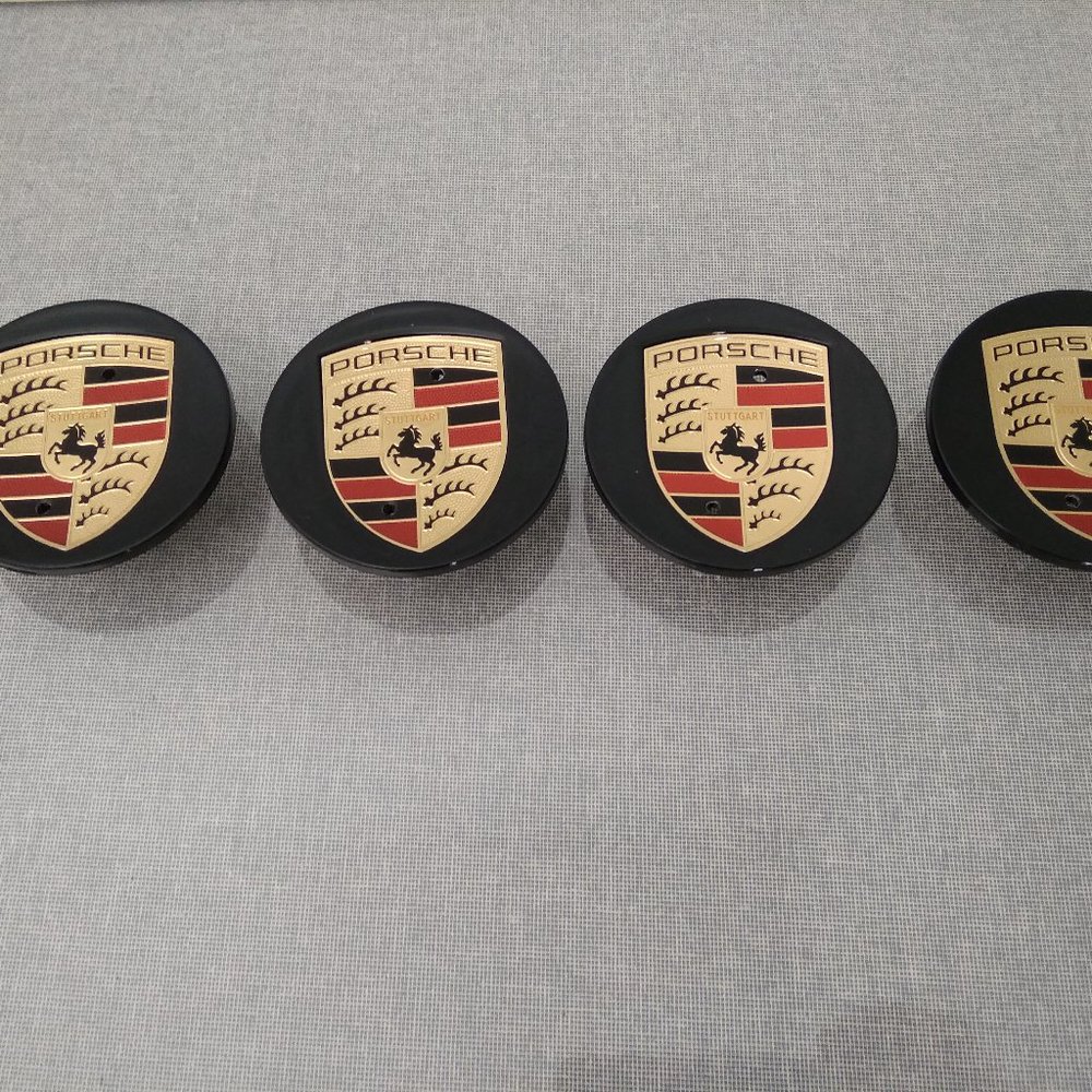 65mm Gloss Black Center Caps, Set Of 4 65mm Macan Gloss Black Center Caps View 2